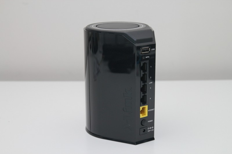 D-Link DIR-850L Side