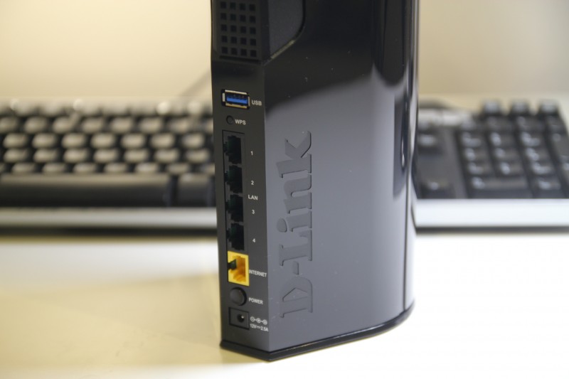 D-Link DIR-868L Side