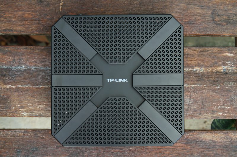 TP-LINK Archer C3200 top