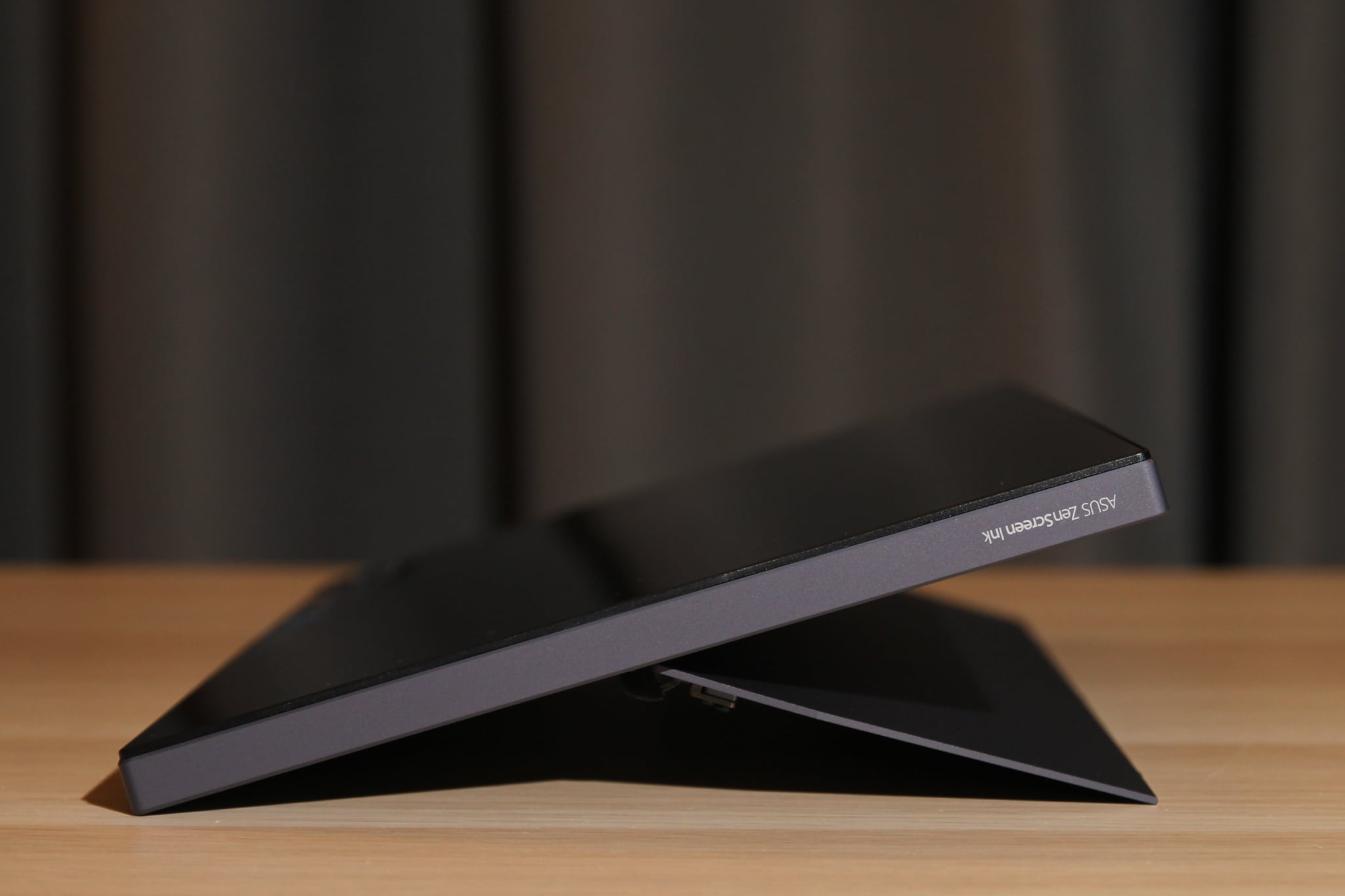 ASUS ZenScreen Ink MB14AHD Review - Portable Drawing Tablet